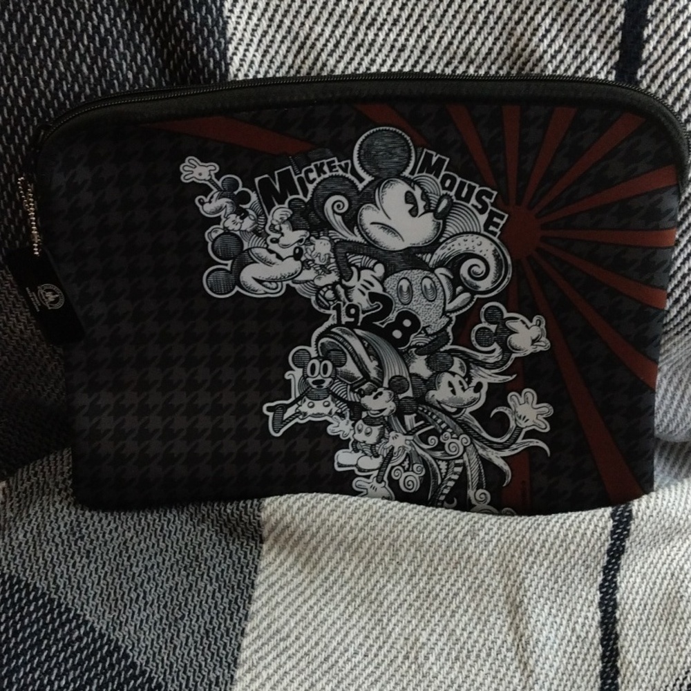 Disney laptop/tablet pouch